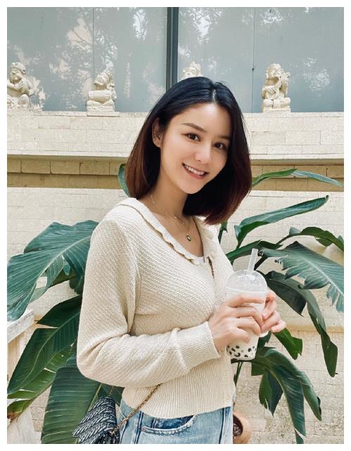 (微博@张馨月carina)头条号入驻灰歌谈电竞一起分享关于游戏方面的