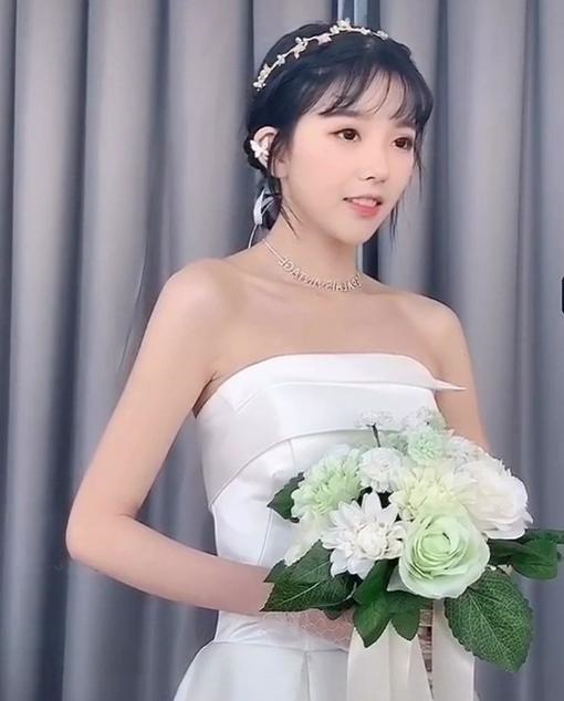当网红穿上婚纱,彭十六简朴,韩安冉文艺,看到刘思瑶:是仙女吧