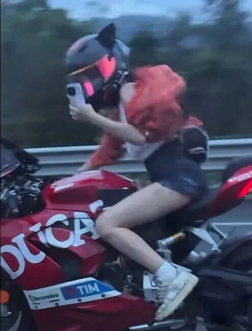 骑摩托车高速狂飙时速超200公里,警方通报:曹某、陈某被刑拘 骑摩托车高速狂飙时速超200公里,警方通报:曹某、陈某被刑拘