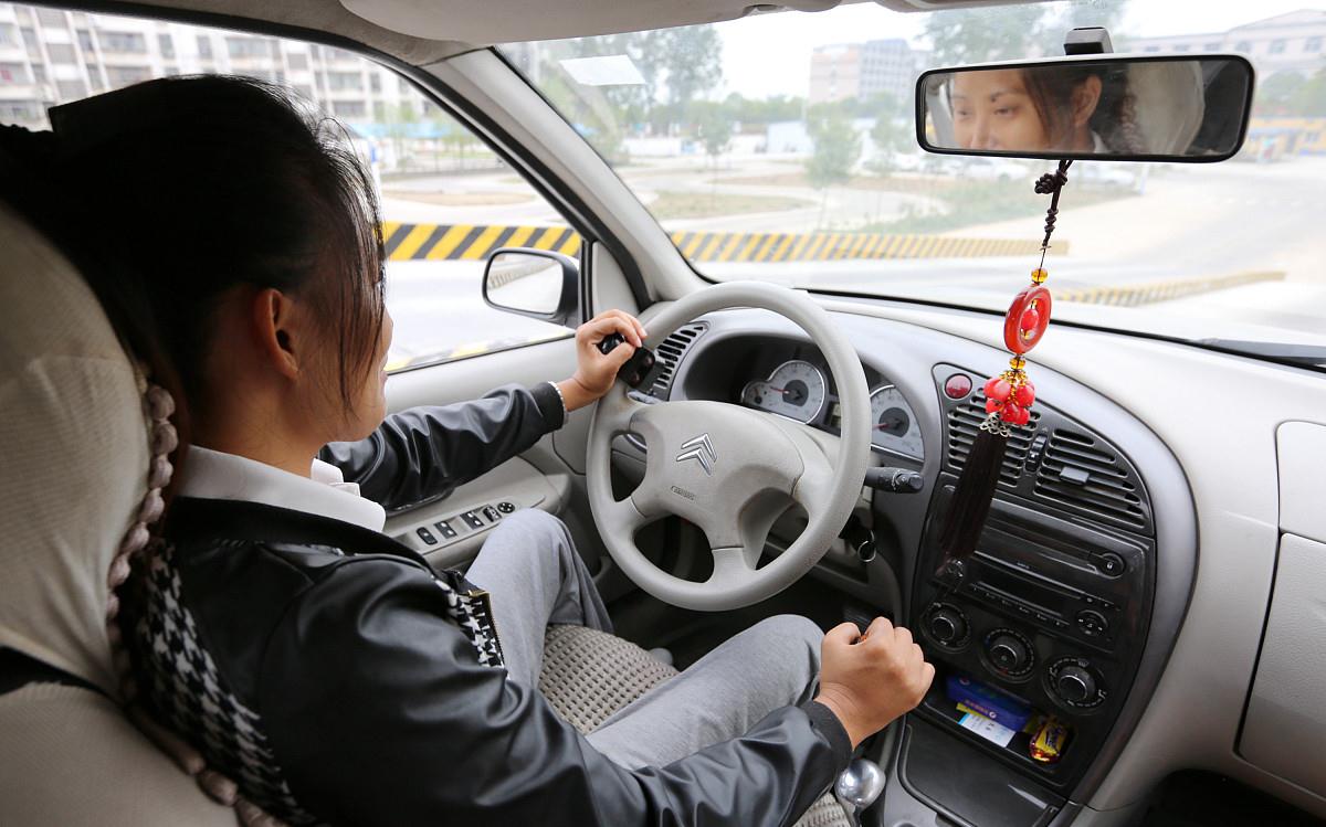 学驾照不小心把教练车撞了,需要赔钱吗?搞清楚这个问题不吃亏