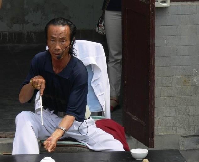 祖父是有名的"卸索大王"王玉林,靠着这一手绝活