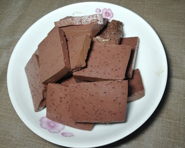 羊血和什么一起炒好吃又简单,多加一把黄豆,滑嫩鲜香,美味下饭