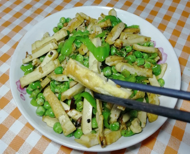 家常豌豆炒豆干三个窍门口感鲜香营养开胃简单好吃又下饭