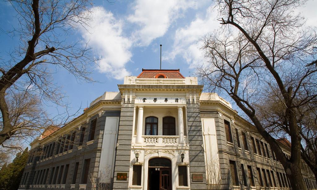 高考状元清华毕业却成为了一名保安,职业不分贵贱,人生各有所求