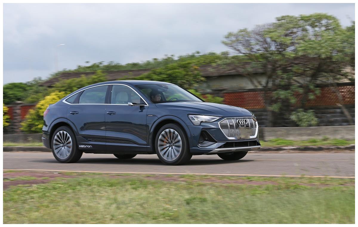 试驾点评奥迪全新etronsportback55quattrosline续航可靠