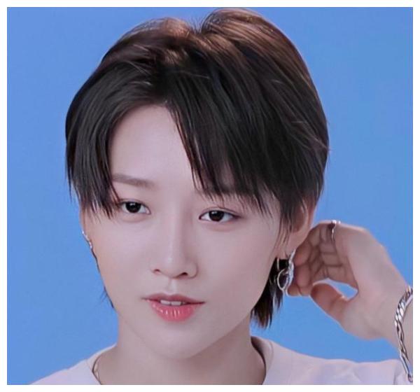 拜托爱奇艺争气一点,售后运营齐刷刷抠脚,居然还要靠她拉资源?