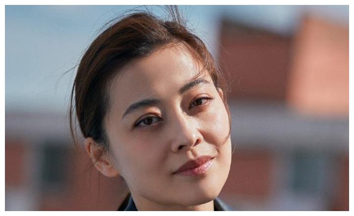 她是章子怡,刘烨同学,曾将丈夫捧红却被抛弃,今45岁成人生赢家|梅婷