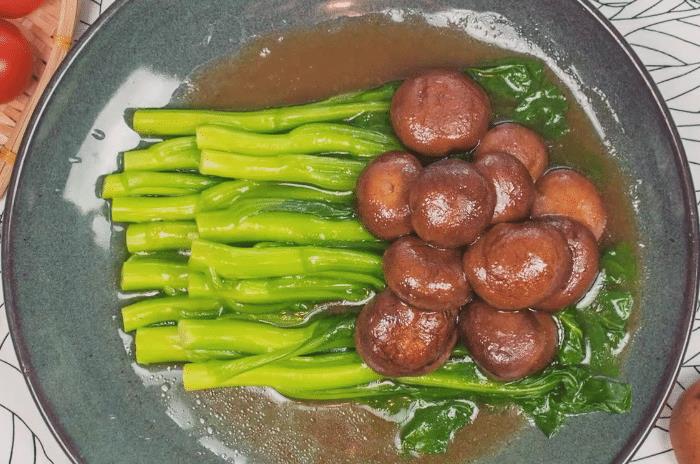 好吃的香菇菜心淮扬菜中的美味素食鲜香爽口孩子爱吃的菜肴