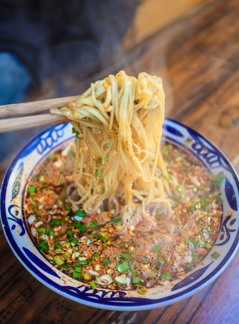 1 羊血饸饹简介羊血饸饹为西安名吃.