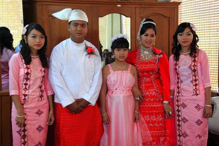 缅甸富人区女孩年轻貌美还多金为何却愁嫁网友无福消受