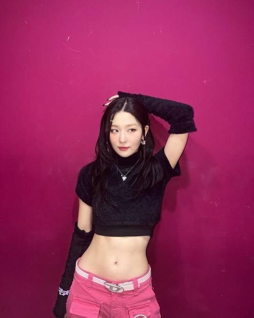 red velvet成员姜涩琪sns发照秀身材|女团|身材|韩国_新浪新闻