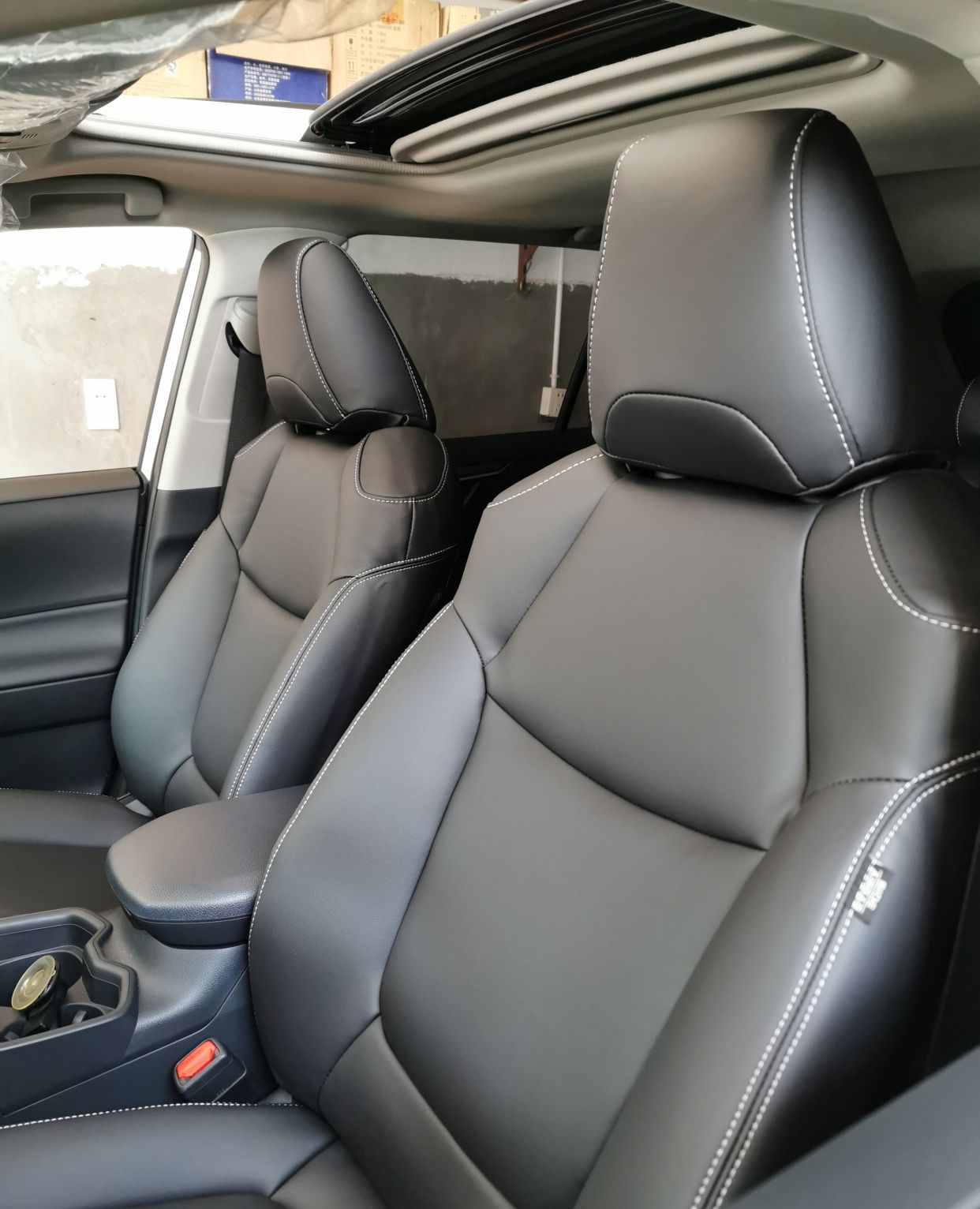 全新rav4荣放2020款提车实录:后悔在一汽丰田4s店安装皮座椅