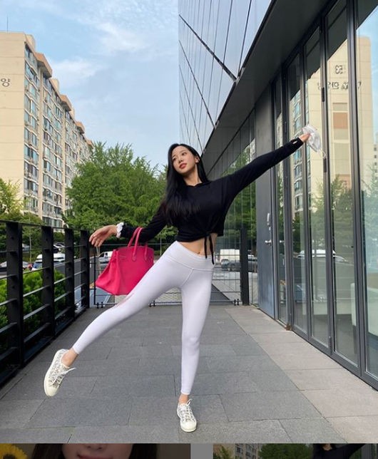 berrygood成员赵贤sns发照秀完美身材出众美貌