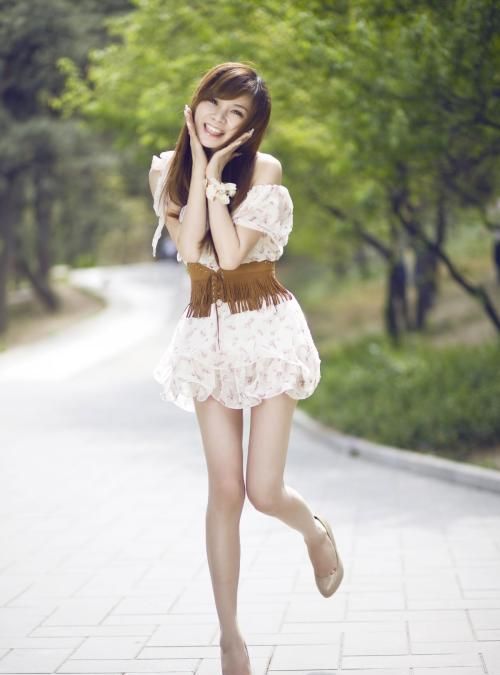 谢容儿,1990年11月28日出生于湖北省武汉市