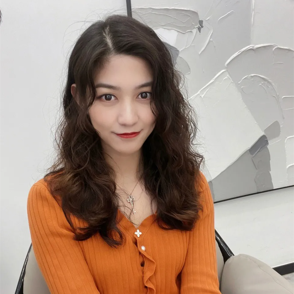 长发的造型类别非常多,不需要频繁地去烫发,也能做出丰富多彩的发型