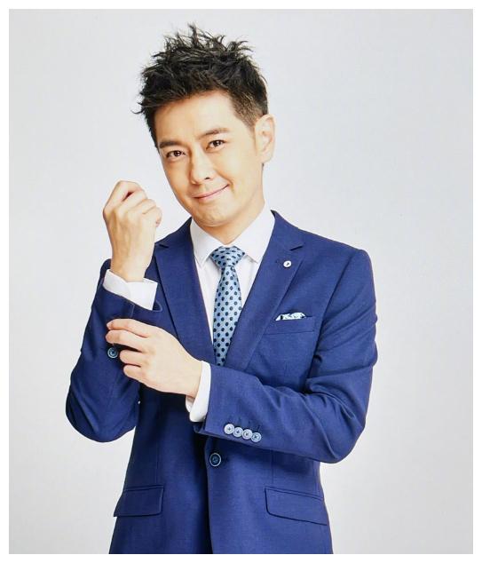 46岁林志颖未修照显老,脸部臃肿下垂皱纹显现,冻龄男神也老了