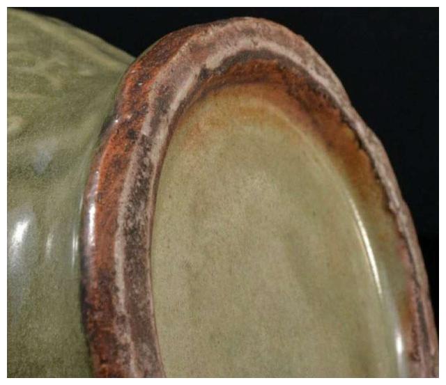 崔凯:仿品"火石红"偏于油腻,或者"圈足"缺乏力道