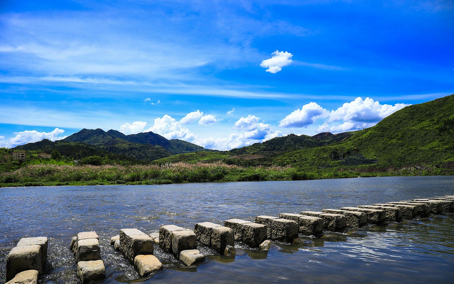 仕水碇步建于乾隆年间历经二百余年依然完好