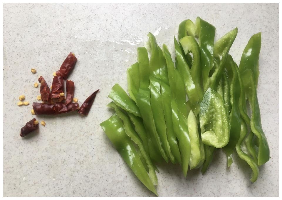 天气炎热胃口差不如试试此菜,鲜嫩爽口,有它米饭不够吃,太香了