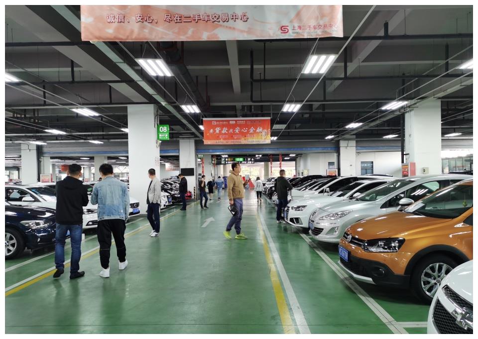 实探上海二手车市场:交易量激增,价格下探上万元__财经头条