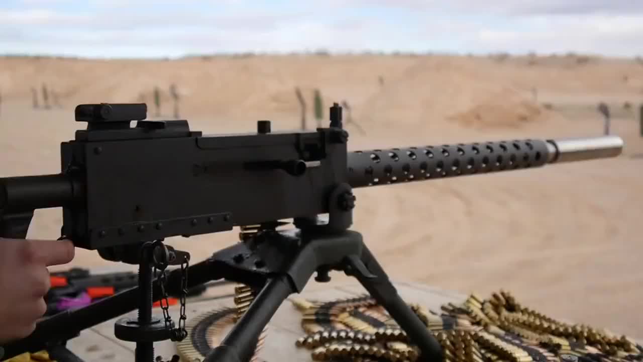 配备消音器的勃朗宁m1919重机枪声音小的几乎可以忽略不计