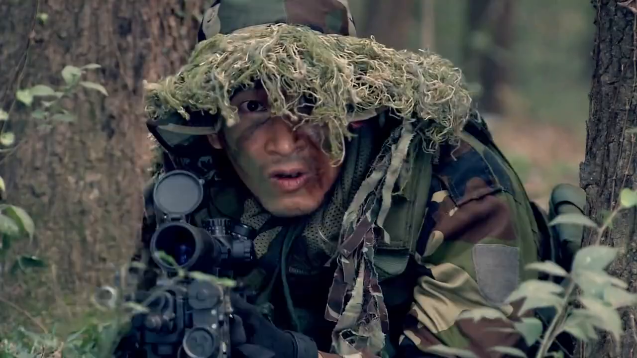 我是特种兵:猎鹰两枪放到蝎子,让战友去确认!真是胆小!