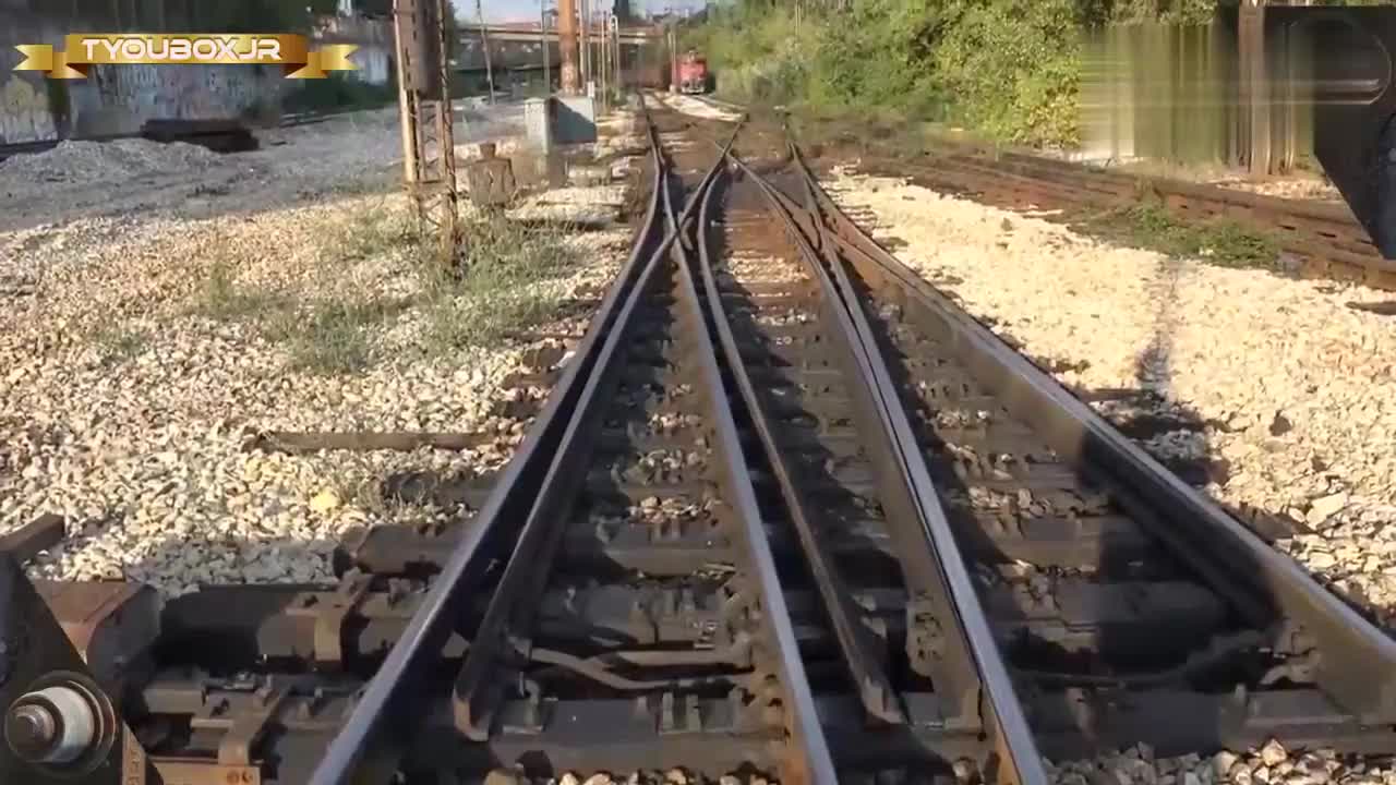 火车变轨过程