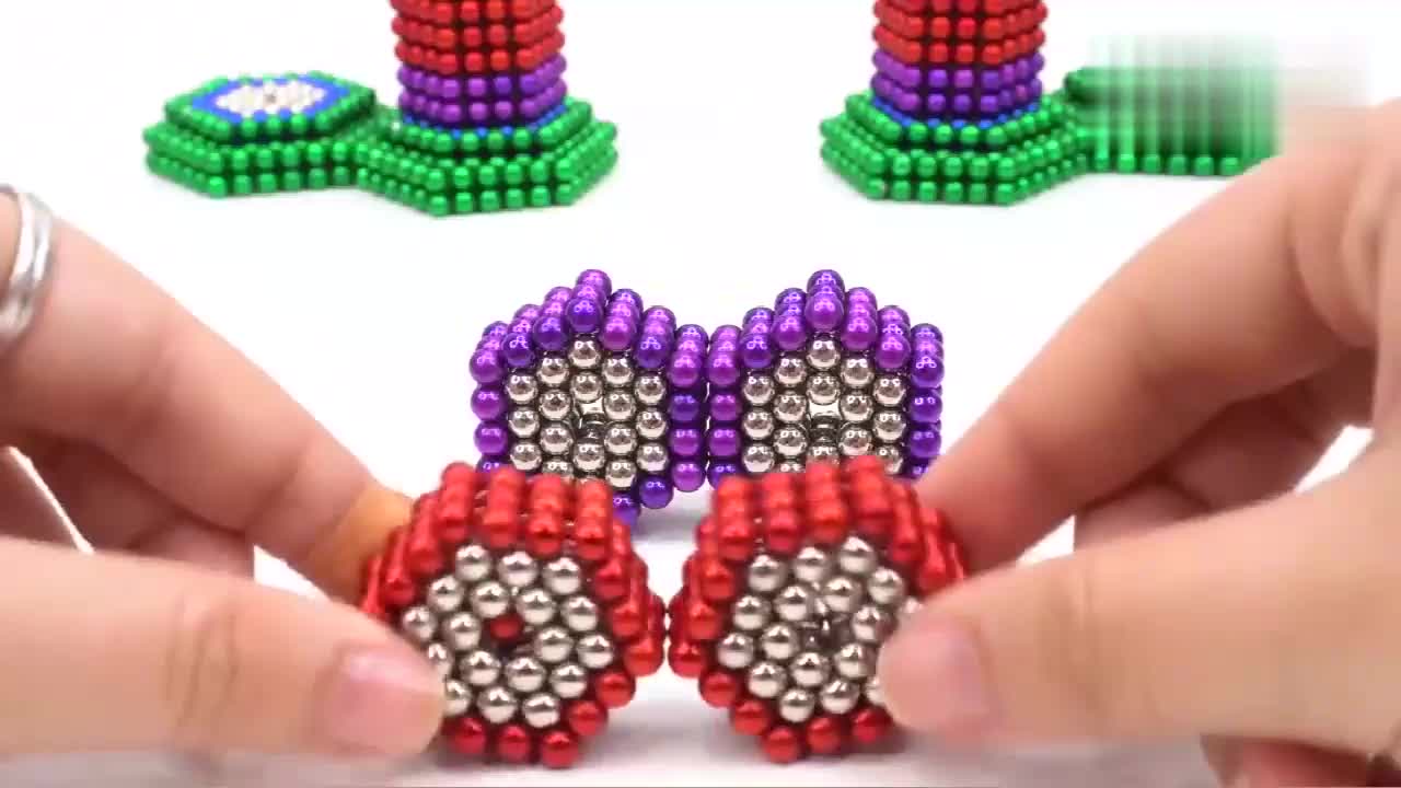 diy创意手工,用16888颗巴克球制作古庙,用来养蝎子