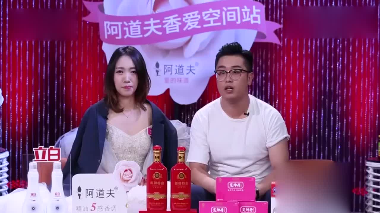 软萌妹子藏在蛋糕盒里,不料差点砸伤自己,男嘉宾被吓出表情包