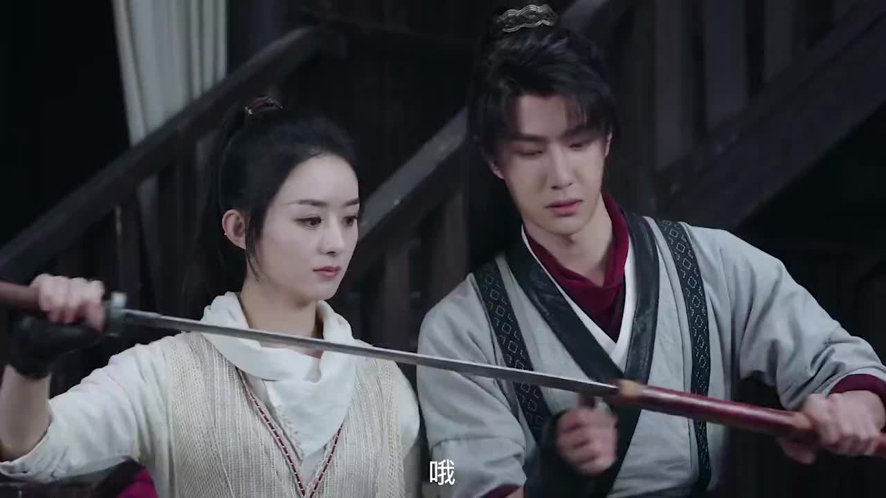 有翡:王一博悄悄偷走赵丽颖爱刀,怎料赵丽颖的眼神,王一博秒怂