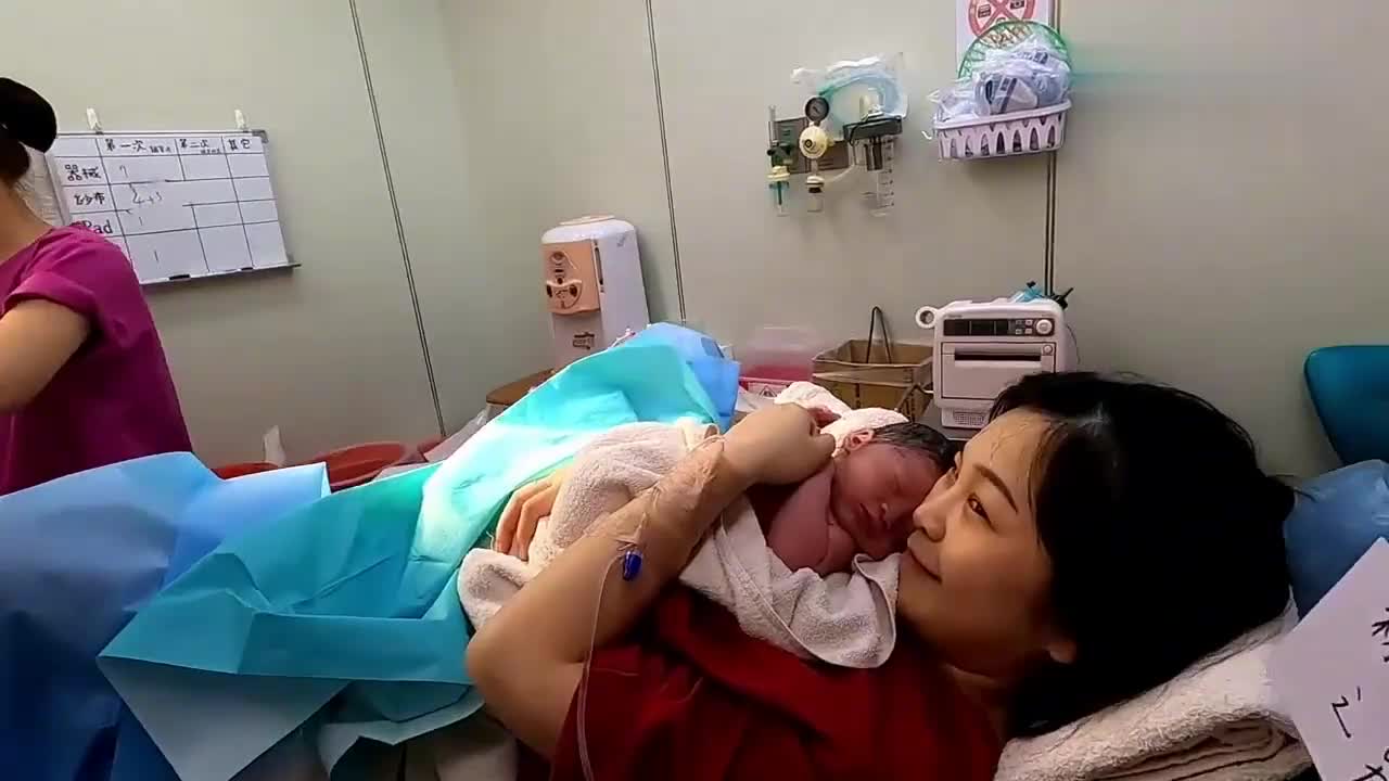 产房直击孕妇艰难的自然分娩生子经历,向全天下伟大的母亲致敬!