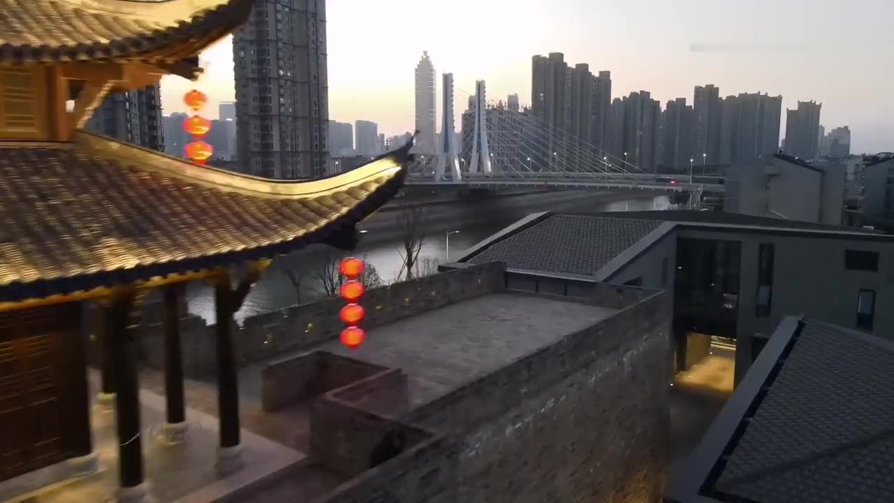 航拍芜湖古城,入夜长街挂满花灯,展现老芜湖的记忆