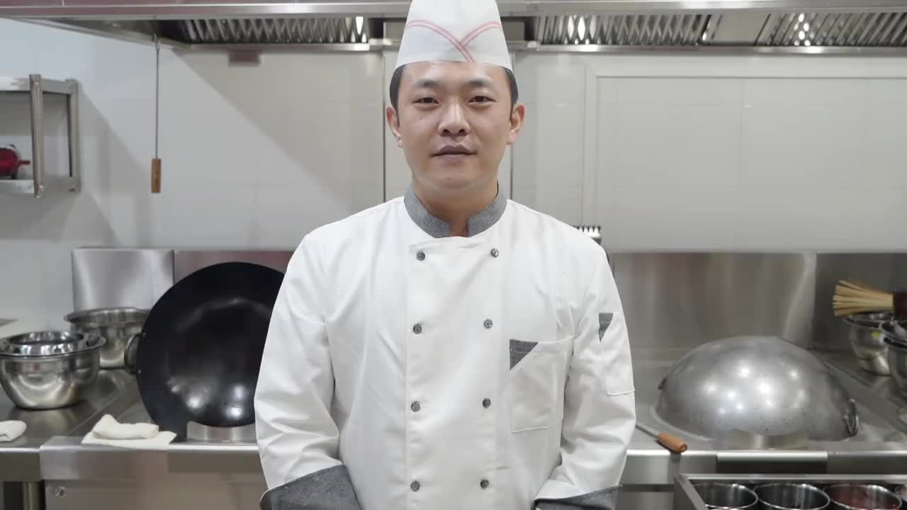 状元哥分享张家口特色美食磨擦擦,配上酸菜白肉汤,味道堪称一绝