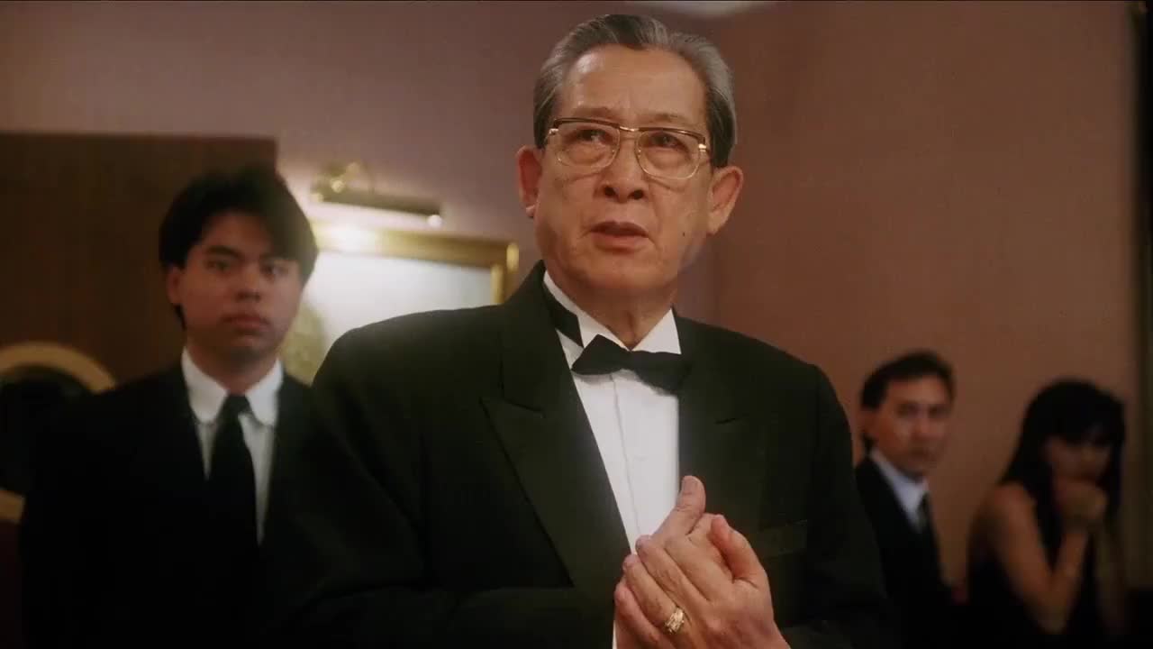 老狐狸死到临头还将交情 我赌神老早就想到办法对付你了 老狐狸死到临头还将交情 我赌神老早就想到办法对付你了