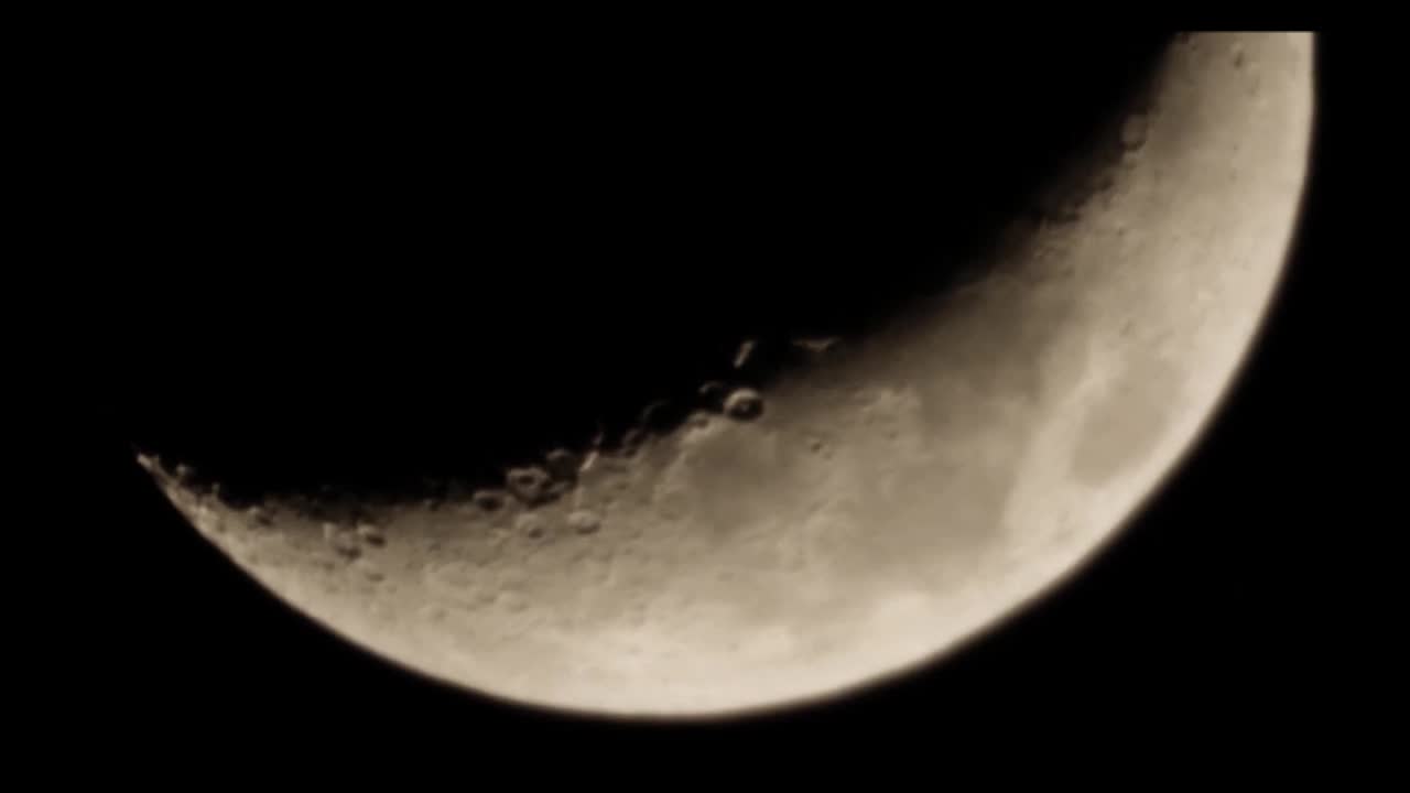 都来看看,这就是望远镜眼中的月牙,超级美丽的