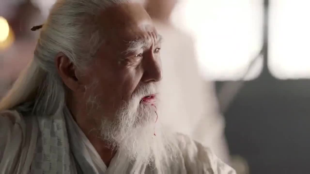 《倚天屠龙记》张无忌假装握住张三丰的手,实则是暗中给他疗伤!