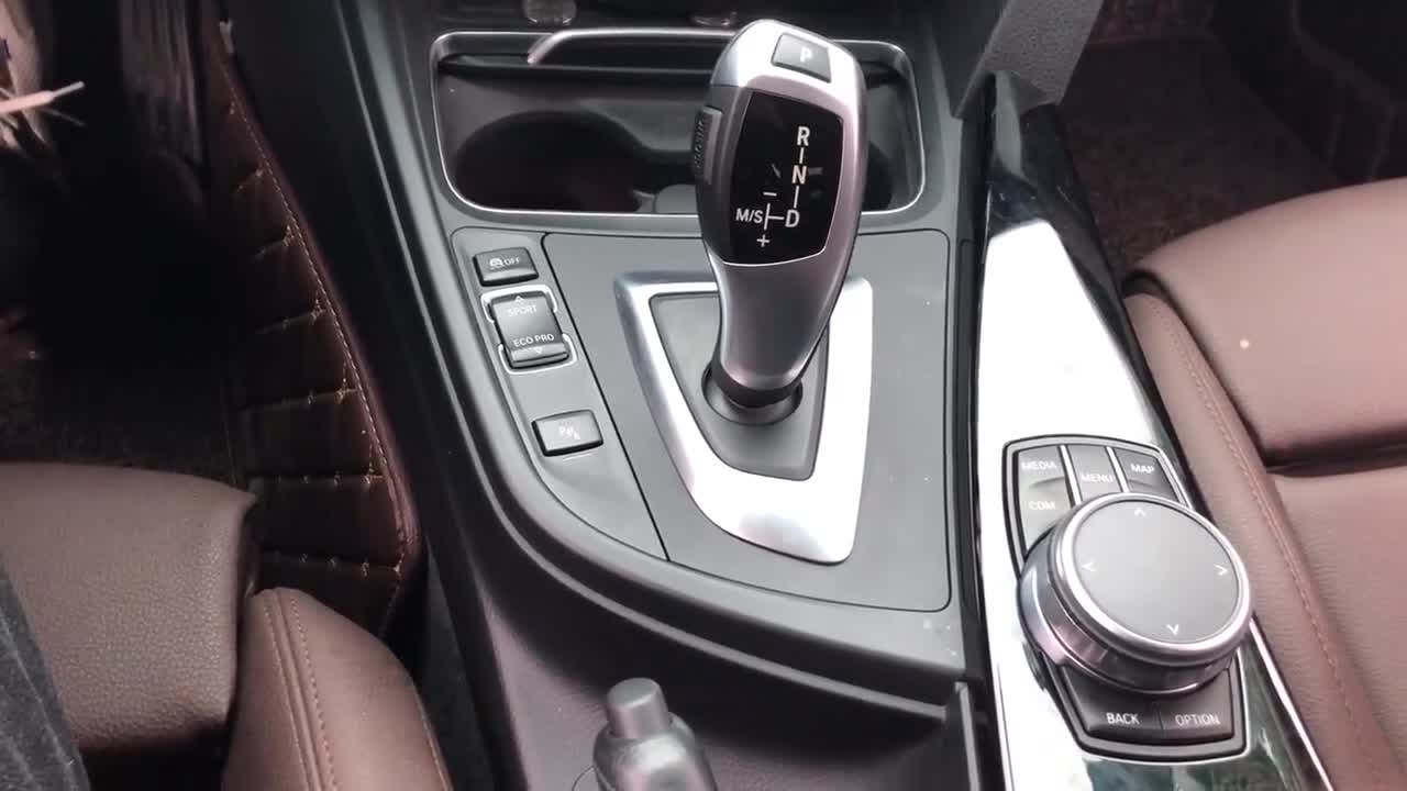 自动挡车怎样开?老司机演示给你看,新手一分钟学会