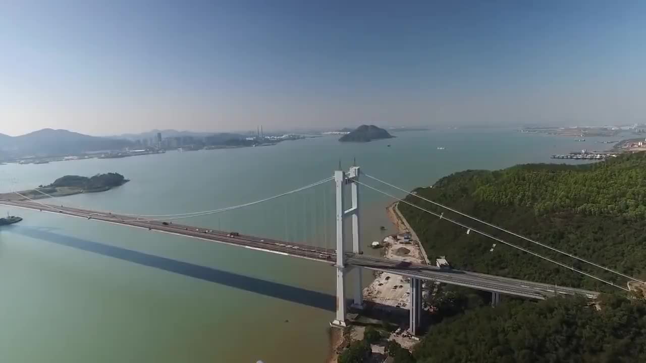 中国第一座“大型悬索桥”成网红,网友直言“世界第一跨”