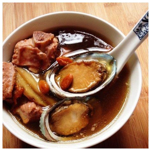 精选美食:胡萝卜炒香芹,茄子炒肉,鲍鱼炖排骨,凉拌魔芋的做法