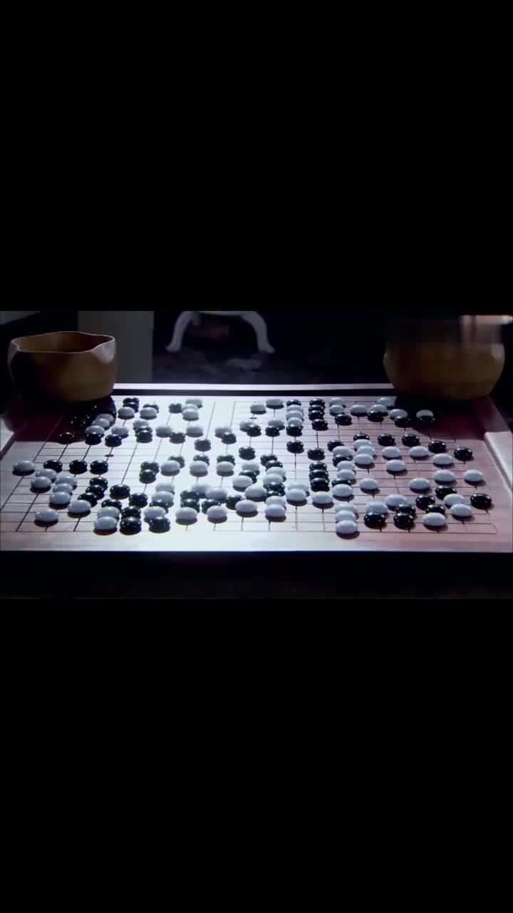 父子二人利用棋局交流,知道有人在监听他们