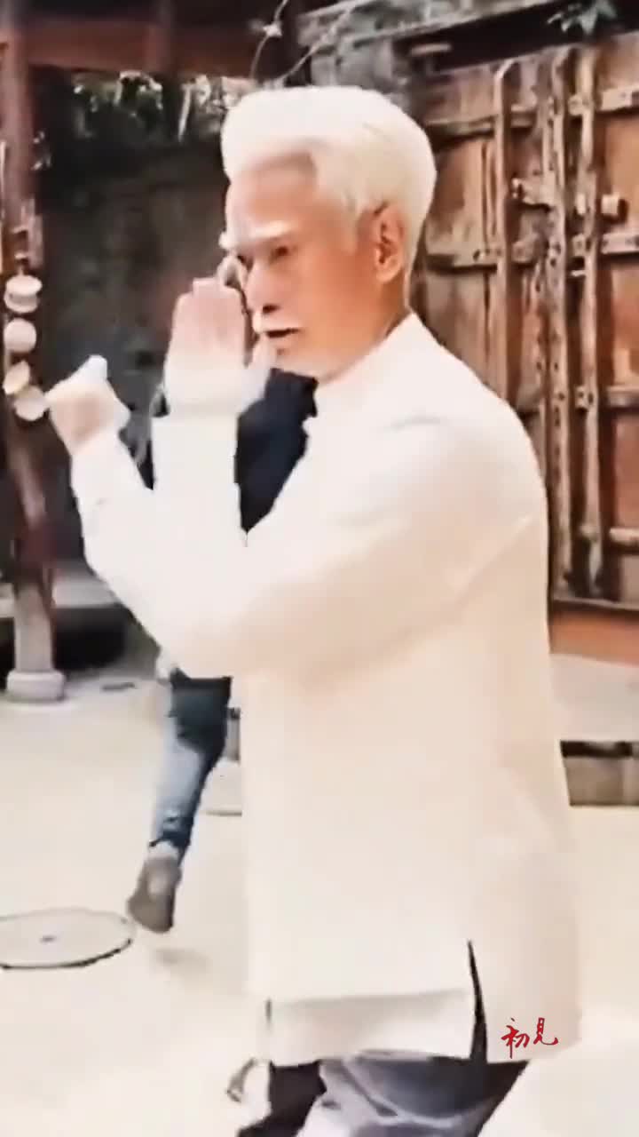 如今73岁的演员高雄,没了当年的气质满头白发,你还记得他吗|颜值|爱豆|明星_新浪新闻