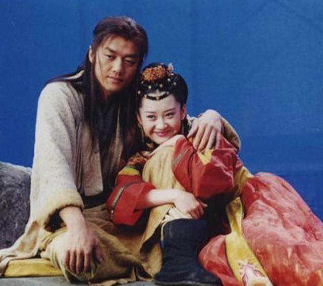 笑傲江湖令狐冲与任盈盈的缘分结在两个误会上