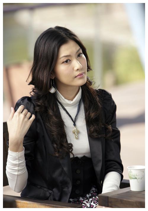 李彩桦,她是《锁清秋》里的江雨萍,情路坎坷的她,今已嫁入豪门