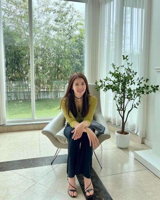 韩国女艺人李诗英sns发照秀健美身材