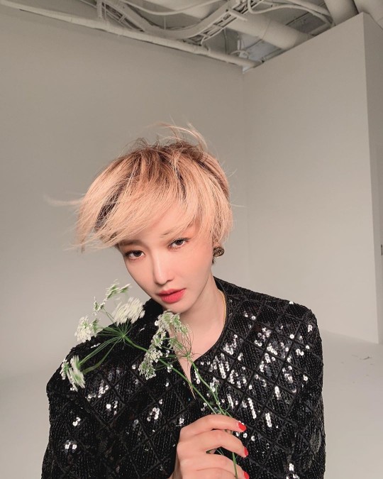 韩国女艺人高俊熙sns发近照