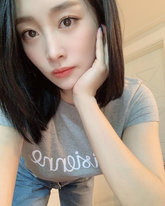 韩国女团kara原成员妮可sns发照秀出众美貌