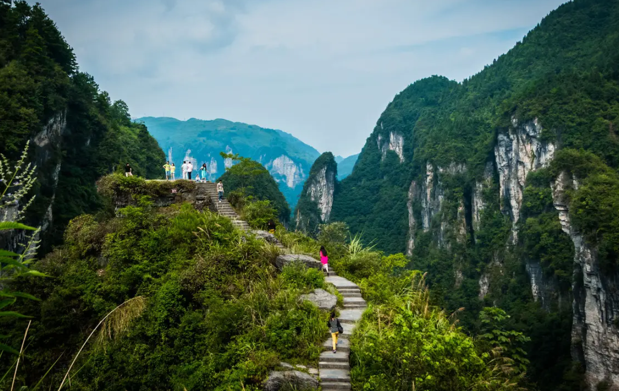 游览德夯大峡谷溪流纵横峡谷幽深原生态气息浓厚