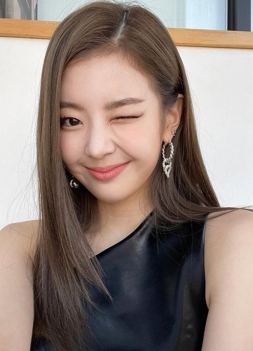 itzy成员lia社交网站发布近照秀出众美貌