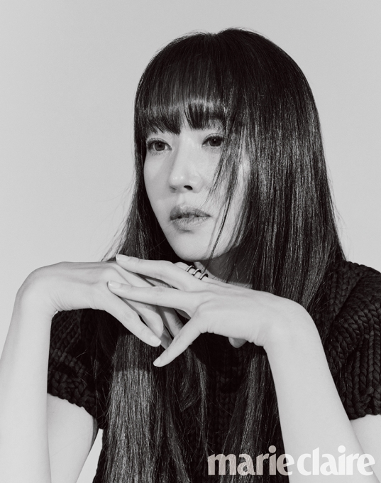 韩国女艺人严智苑最新《嘉人》杂志写真曝光