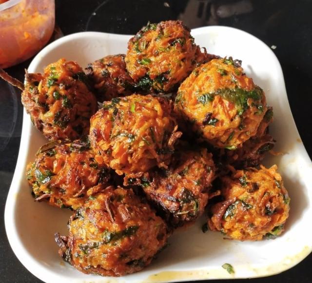 外脆酥软,柔糯焦香的素菜丸子,做法简单,一口一个比炒菜还美味